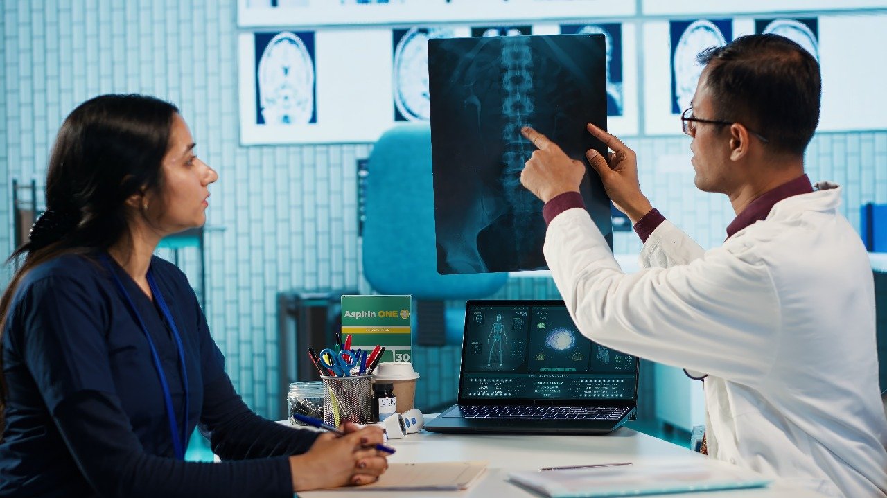 Doctors looking at a scan